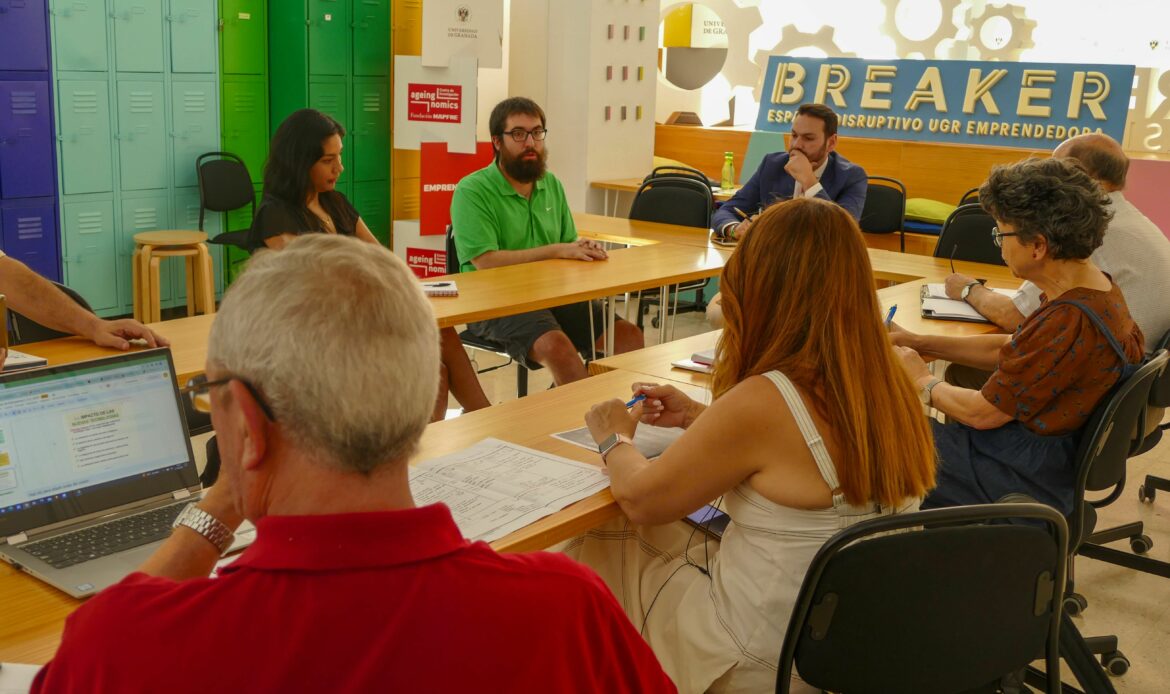 La Universidad de Granada acoge una sesión para conectar talento sénior con jóvenes emprendedores