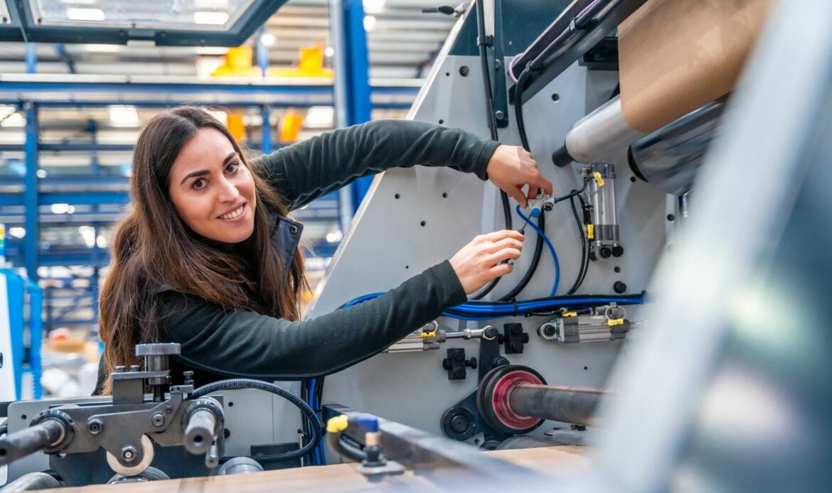 Kampe lanza modelo de aprendizaje que combate el desempleo juvenil y satisface la demanda de electricistas