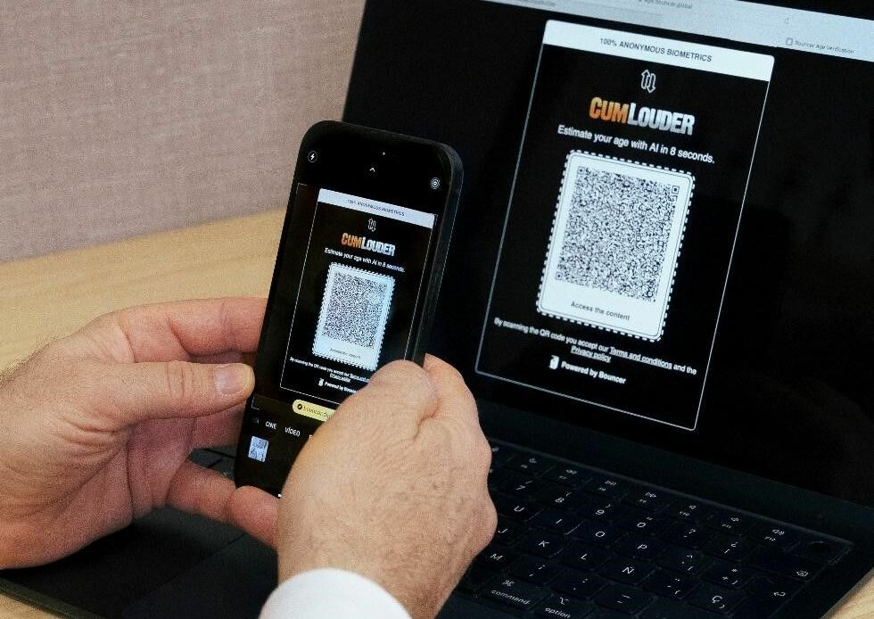 La startup española Bouncer Digital y su verificación de edad por biometría e IA anticipa la aplicación de la nueva Ley de Protección al Menor en Entornos Digitales en la web de adultos CumLouder