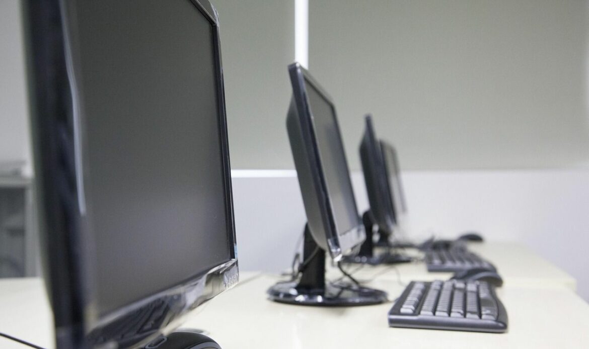 Redkom Computers amplía sus servicios de mantenimiento informático con soluciones integrales de factura electrónica para pymes y autónomos