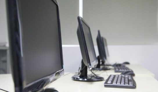 Redkom Computers amplía sus servicios de mantenimiento informático con soluciones integrales de factura electrónica para pymes y autónomos