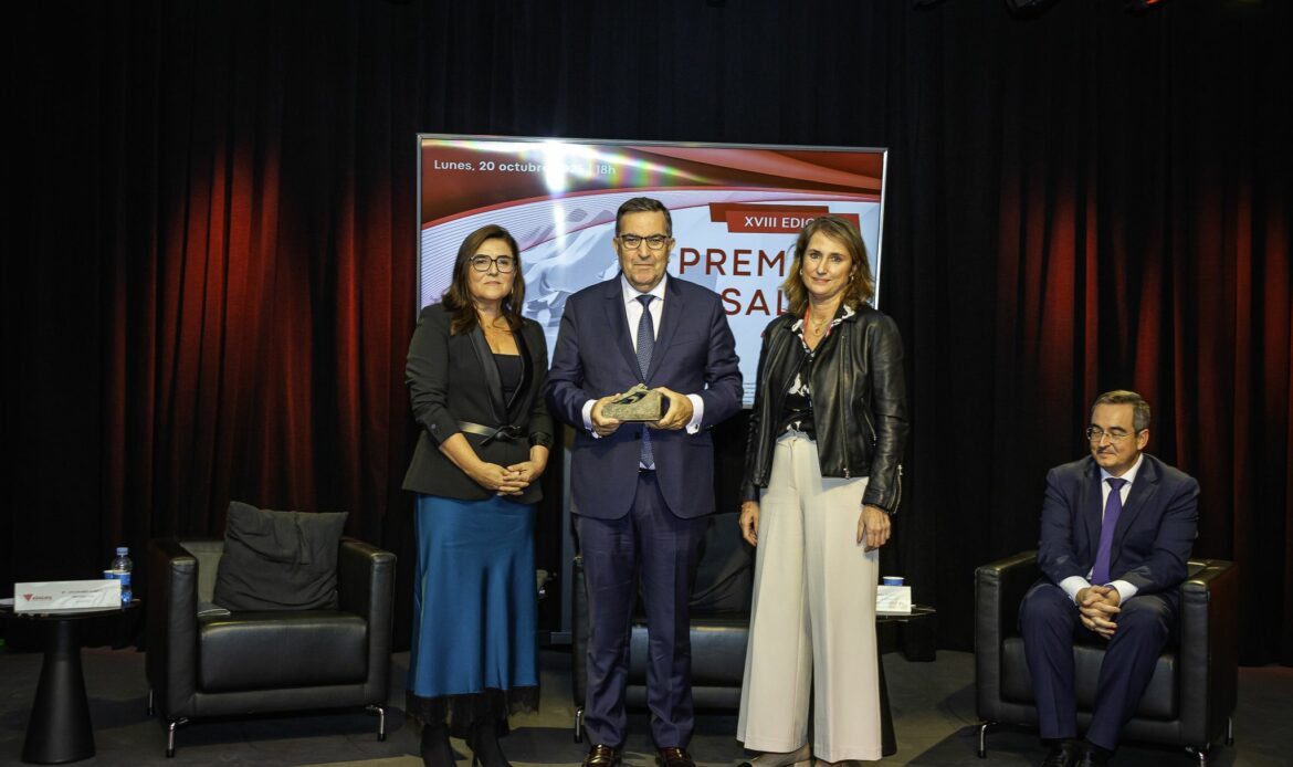 Reconocimiento a Carlos de la Higuera, presidente de honor de FECOMA y alma de la economía social madrileña, en los XVIII Premios ASALMA 2025