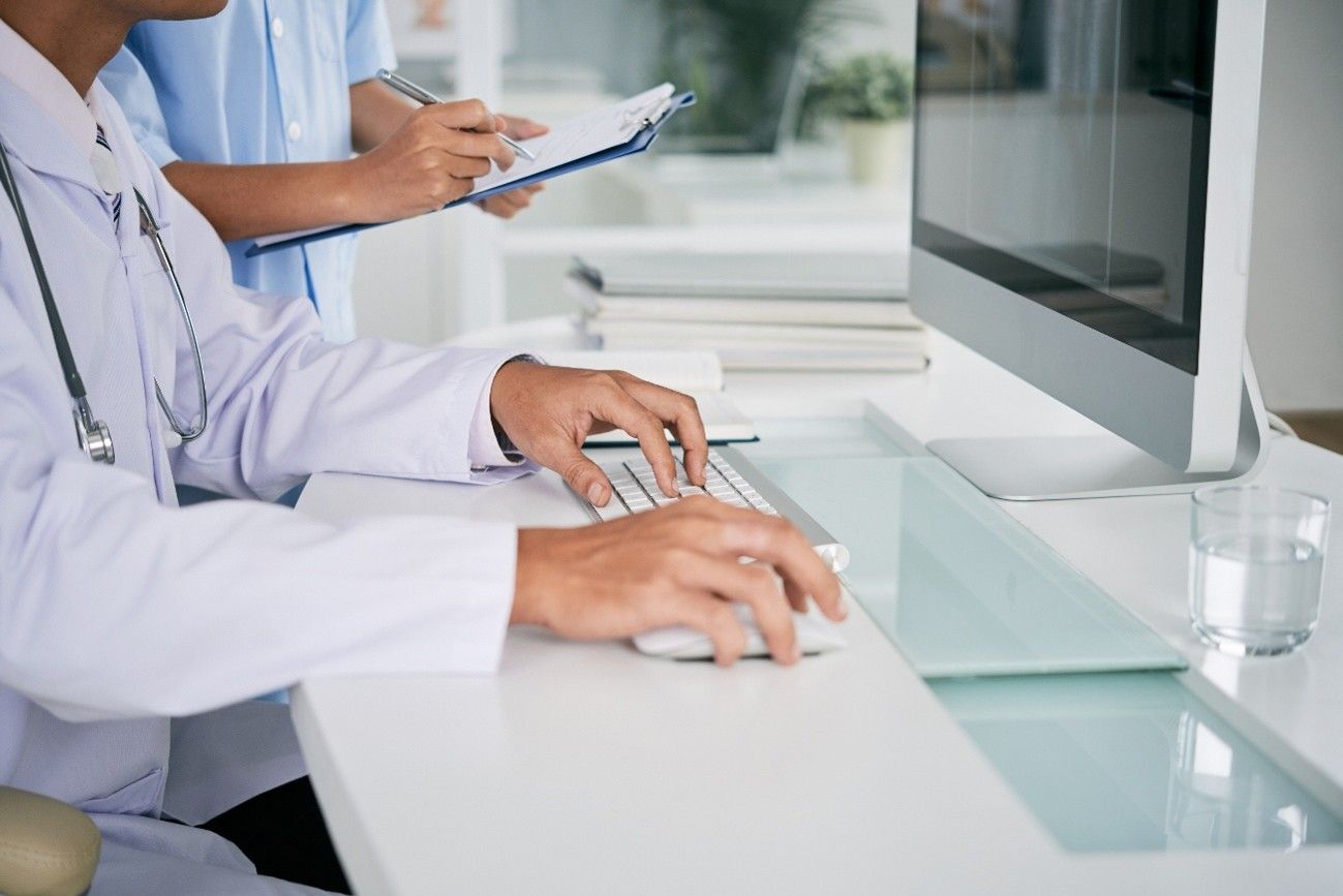 ASHO supera los 750.000 euros en adjudicaciones públicas en 2025 y refuerza su liderazgo en codificación sanitaria en España