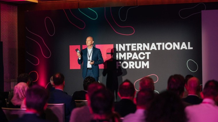 Deutsche Nachhaltigkeit AG impulsa el diálogo sobre inversión de impacto en el IIF Abu Dabi