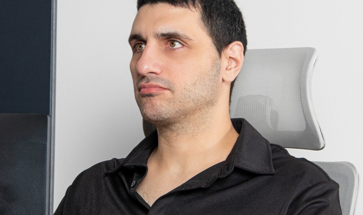 Rodrigo Ramos D’Agostino analiza los riesgos ocultos de la sobreexposición digital en finanzas