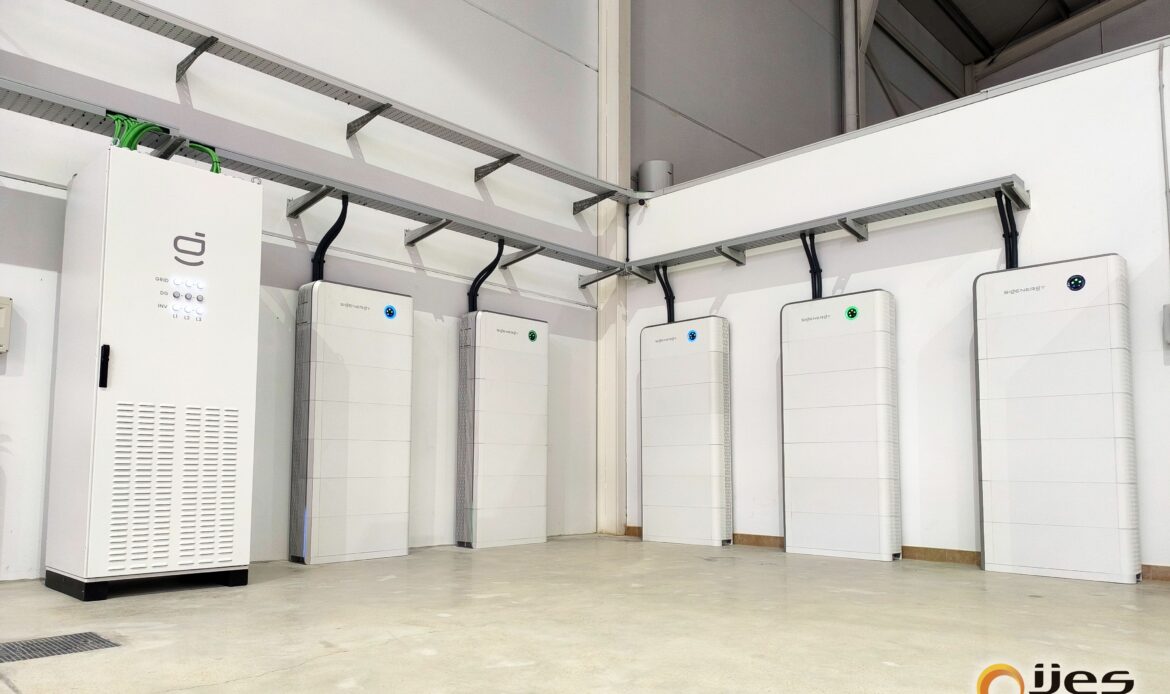 Ijes Solar garantiza el suministro eléctrico ininterrumpido en la empresa Mundobarquillo con un backup solar sin corte de energía