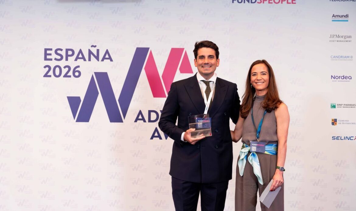 El oscense Eduardo Estallo, premiado como mejor agente de banca privada under-40 de España