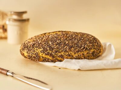Leon The Baker explica las utilidades del pan de cúrcuma y pimienta negra sin gluten