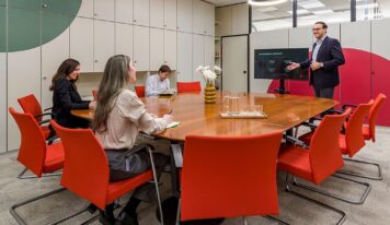 Optimismus Coworking analiza por qué el espacio importa cuando llegan las decisiones importantes