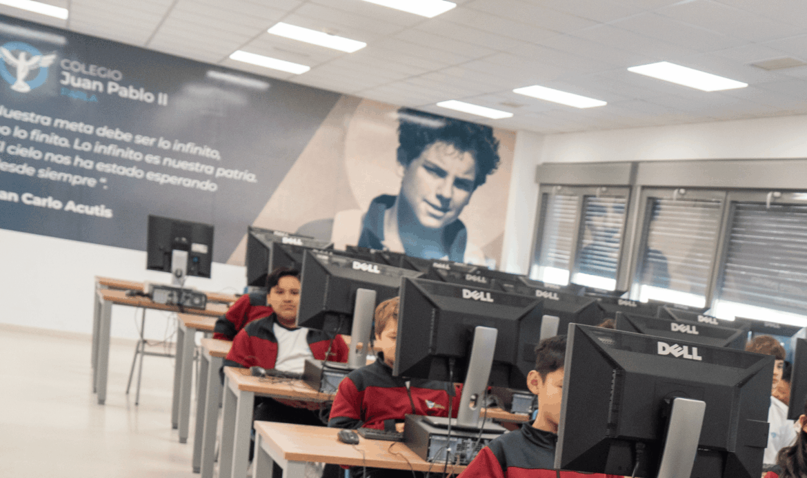 Aulas con historia: el Colegio Juan Pablo II de Parla dedica sus espacios a vidas ejemplares