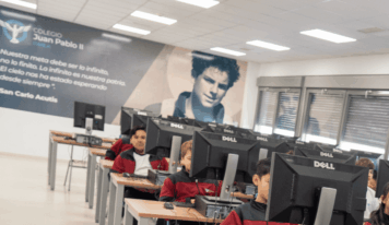 Aulas con historia: el Colegio Juan Pablo II de Parla dedica sus espacios a vidas ejemplares